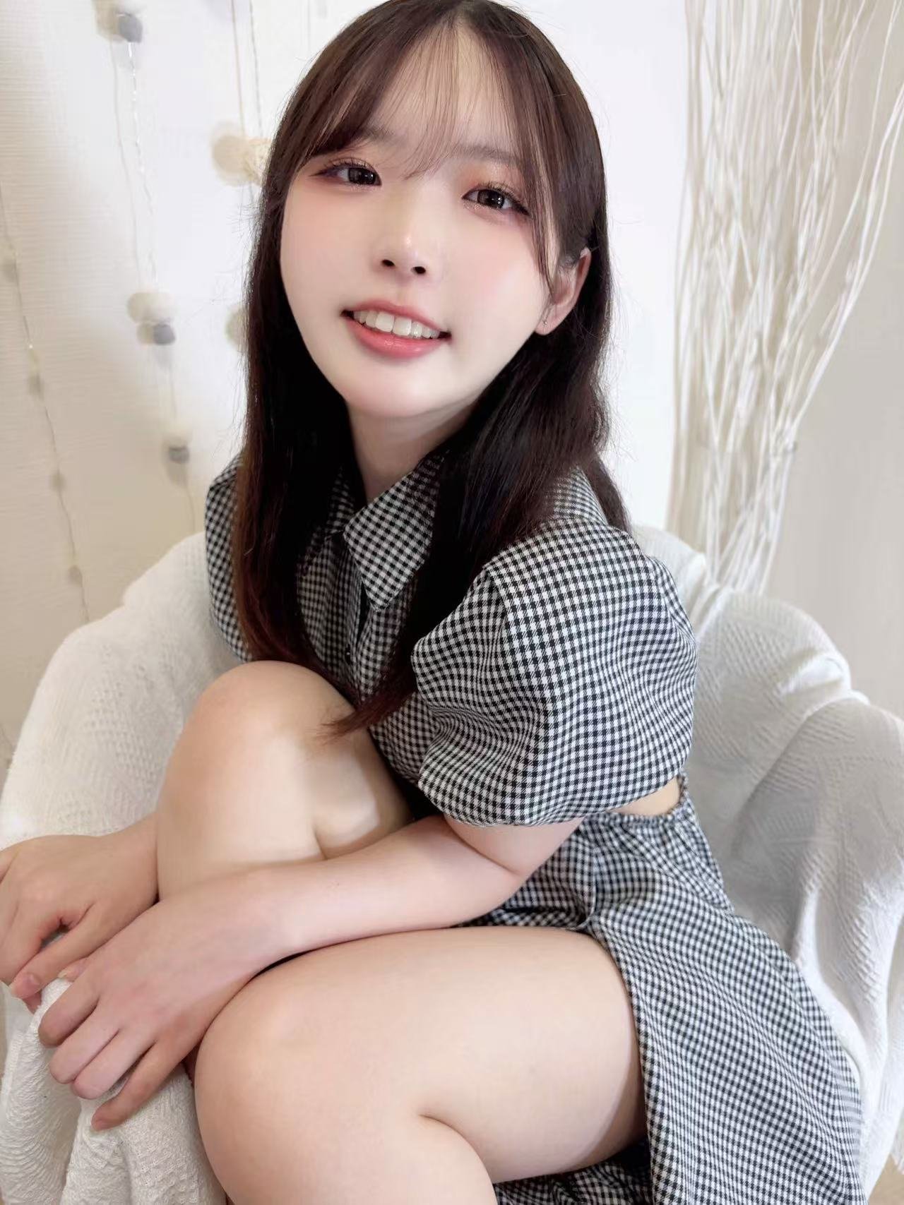 江南年龄：20身高：163cm体重：49kg罩杯：C出身：韩国等级：ss