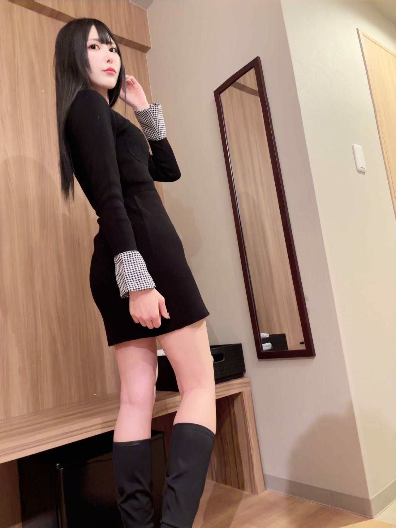 芹那 年龄：26身高： 165cm |体重42kg 罩杯：C出身：东京